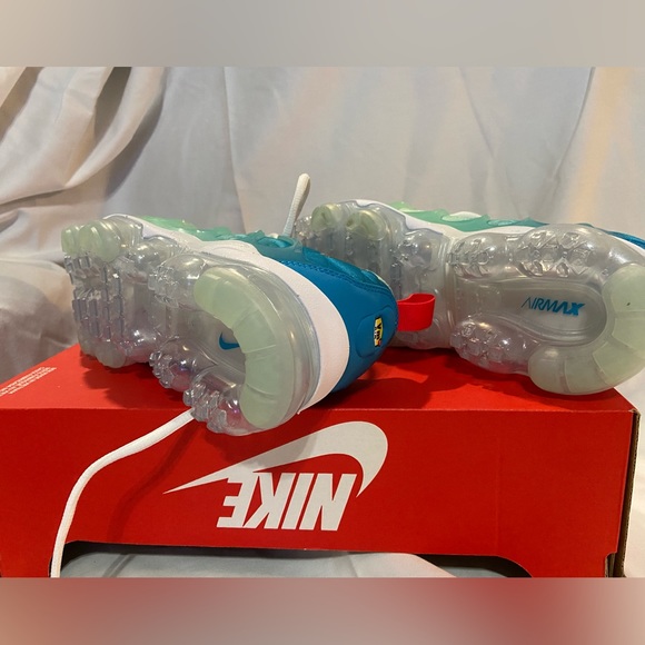Nike Air VaporMax Plus - Picture 5 of 8